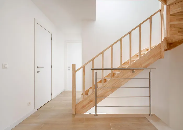 Casa Blanc - Coastal Triplex דירה